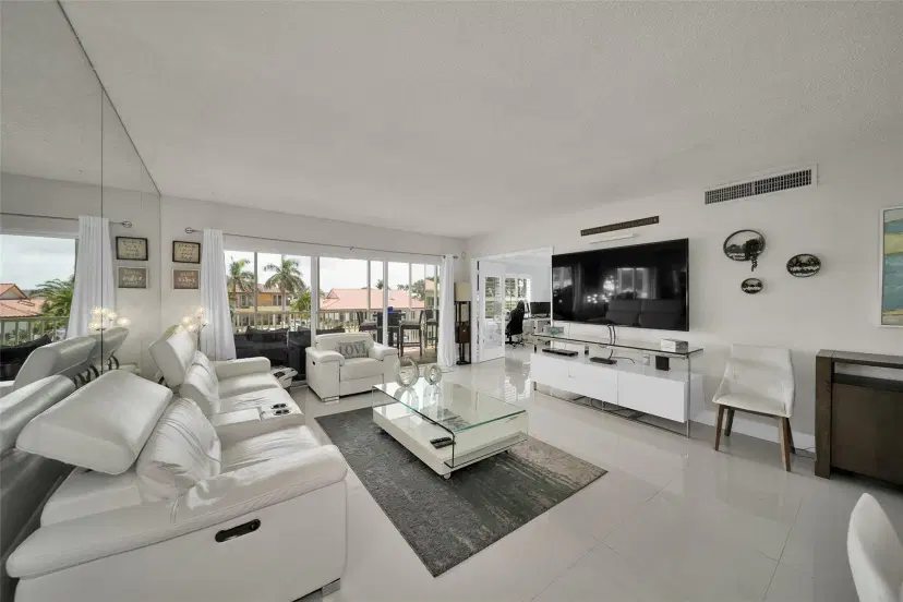 Picture of 3050 NE 48Th Ct 201, Lighthouse Point FL 33064