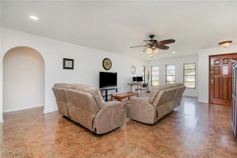 Picture of 1140 SE 17Th Ter, Cape Coral FL 33990