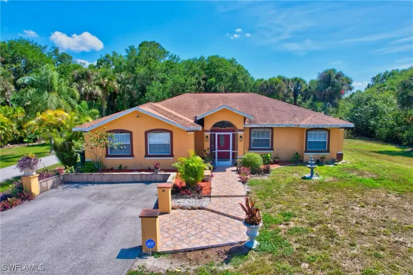 Picture of 590 Golden Gate Blvd W, Naples FL 34120