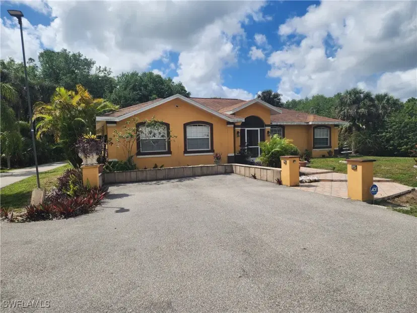 Picture of 590 Golden Gate Blvd W, Naples FL 34120