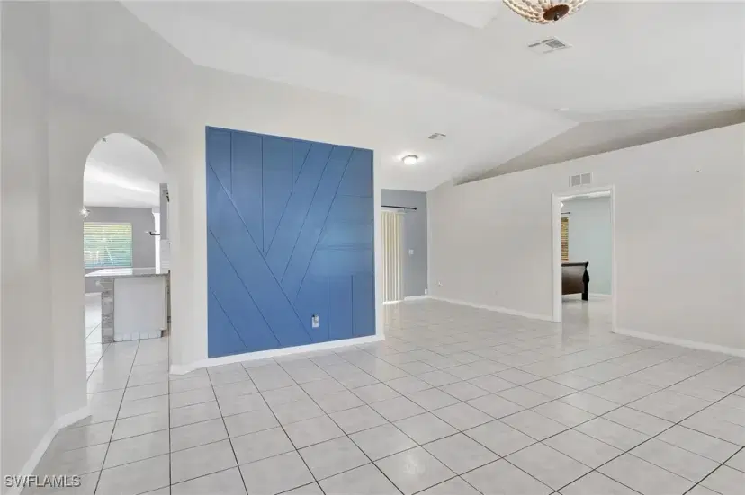 Picture of 590 Golden Gate Blvd W, Naples FL 34120