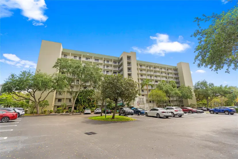 Picture of 2232 N Cypress Bend Drive 107, Pompano Beach FL 33069