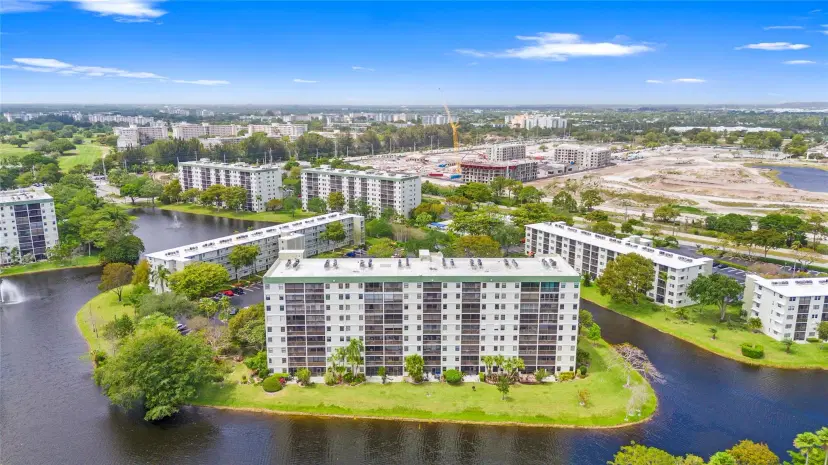 Picture of 2232 N Cypress Bend Drive 107, Pompano Beach FL 33069