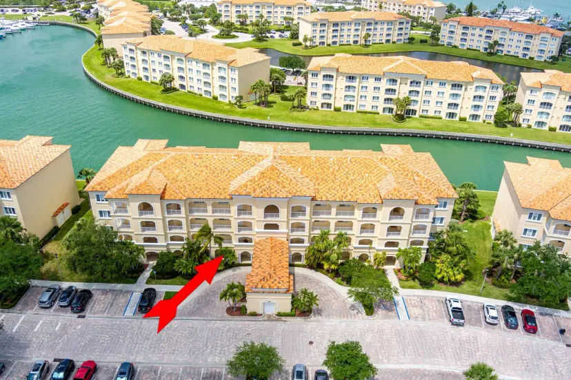 Picture of 18 Harbour Isle Drive 102, Fort Pierce FL 34949