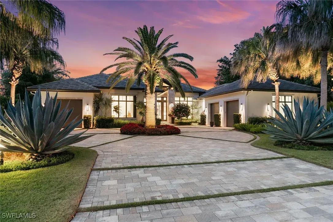 Picture of 810 Bentwood Dr, Naples, FL 34108
