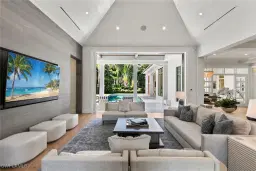 Picture of 810 Bentwood Dr, Naples, FL 34108