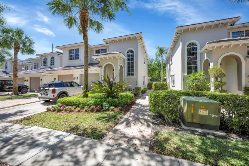 Picture of 6365 Bella Cir 705, Boynton Beach FL 33437