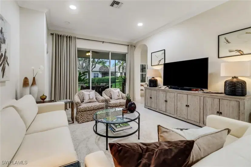 Picture of 849 Vistana Cir 17, Naples FL 34119