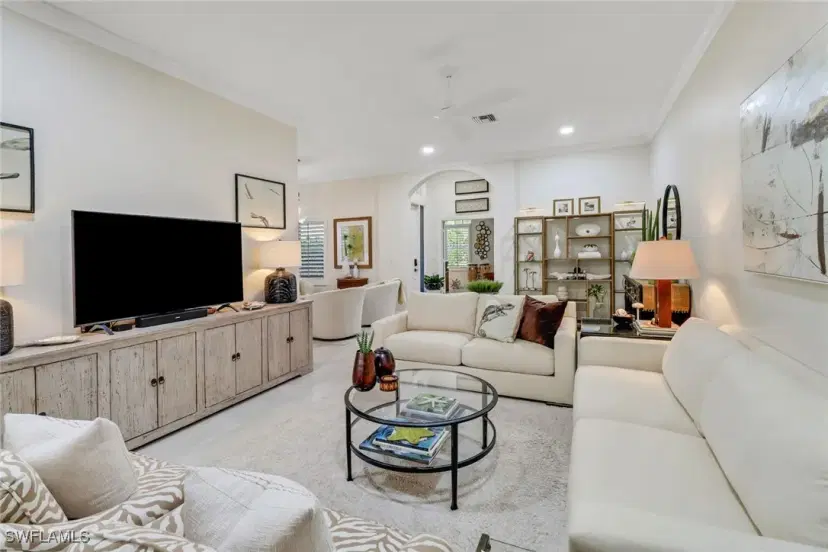 Picture of 849 Vistana Cir 17, Naples FL 34119