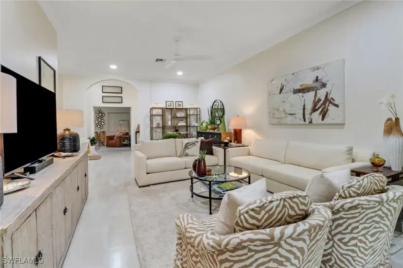 Picture of 849 Vistana Cir 17, Naples FL 34119