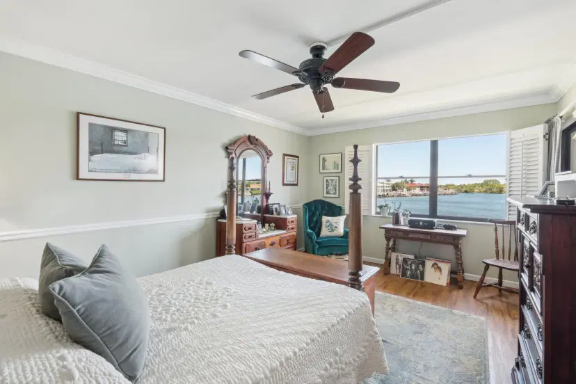 Picture of 313 Lake Circle 212, North Palm Beach FL 33408