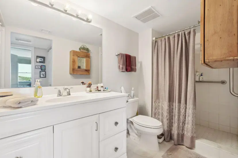 Picture of 313 Lake Circle 212, North Palm Beach FL 33408