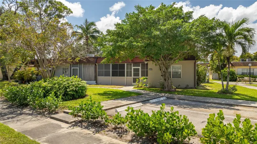 Picture of 2002 SW Natura Blvd D, Deerfield Beach FL 33441