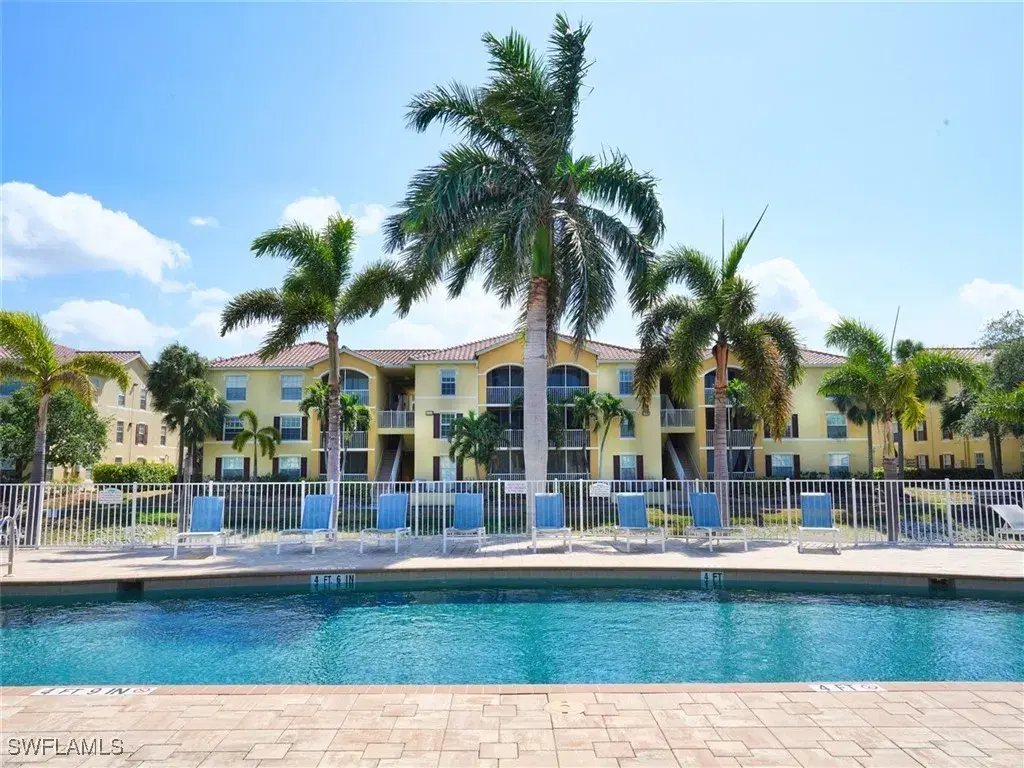 Picture of 4105 Residence Dr 720, Fort Myers, FL 33901
