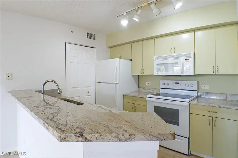 Picture of 8861 Colonnades Ct W 221, Bonita Springs FL 34135