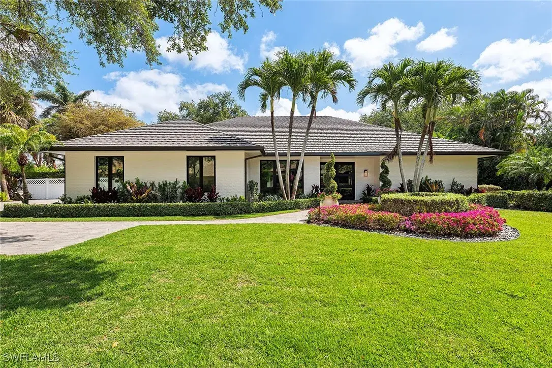 Picture of 6608 Ridgewood Dr, Naples, FL 34108