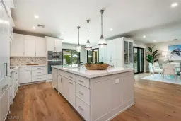Picture of 6608 Ridgewood Dr, Naples, FL 34108
