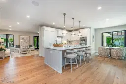Picture of 6608 Ridgewood Dr, Naples, FL 34108
