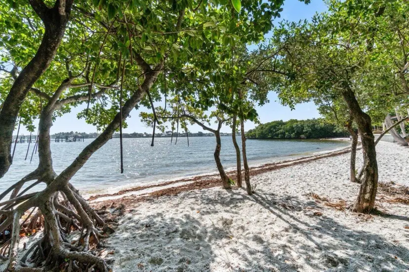 Picture of 7 Via Lago, Boynton Beach FL 33435
