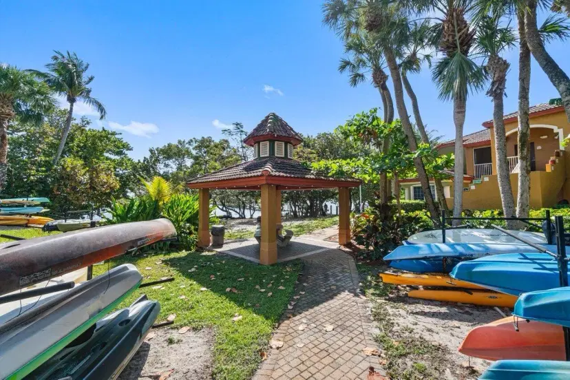Picture of 7 Via Lago, Boynton Beach FL 33435
