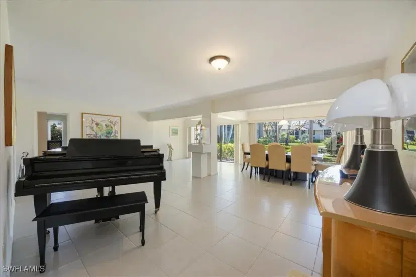 Picture of 576 Retreat Dr 101, Naples FL 34110