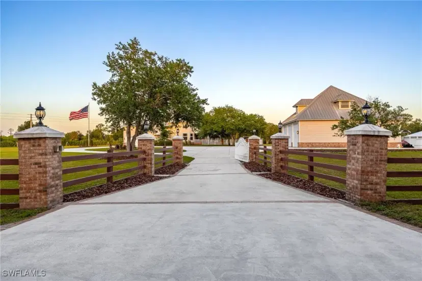 Picture of 16900 N River Rd, Alva FL 33920