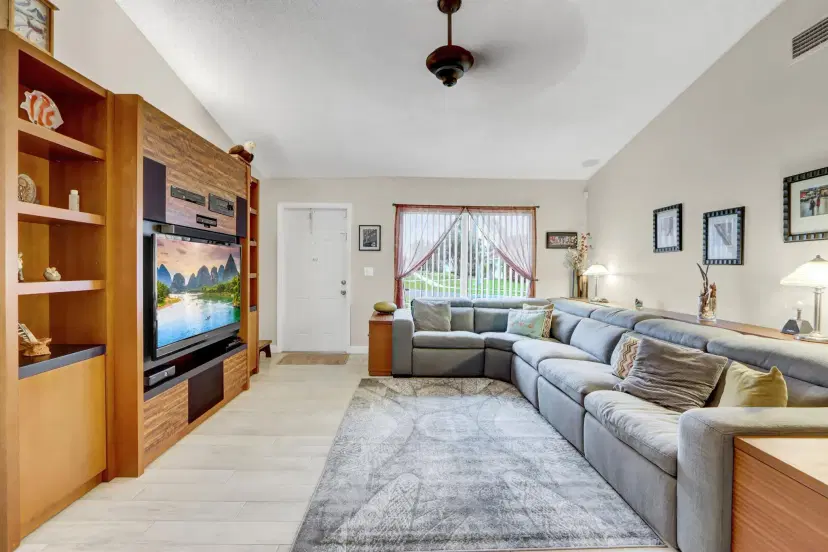 Picture of 801 NW 8Th Way, Boynton Beach FL 33426