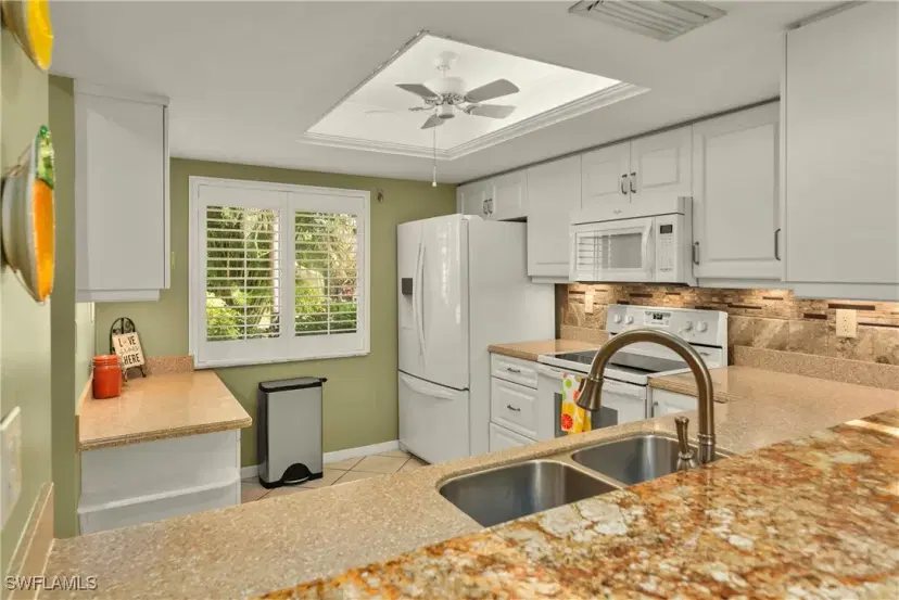 Picture of 11570 Caravel Cir 2001, Fort Myers FL 33908