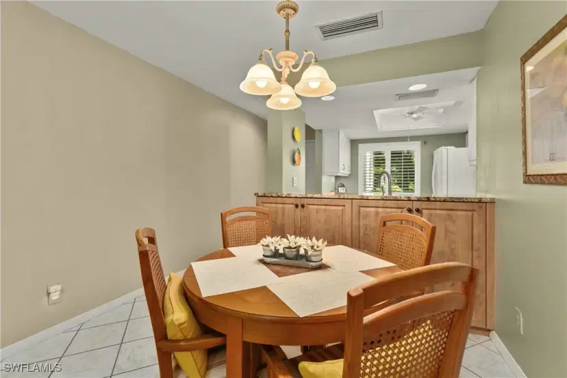Picture of 11570 Caravel Cir 2001, Fort Myers FL 33908