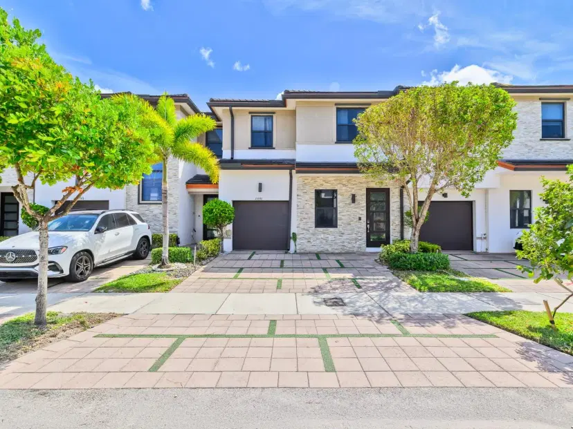 Picture of 15591 NW 91St Ct, Miami Lakes FL 33018