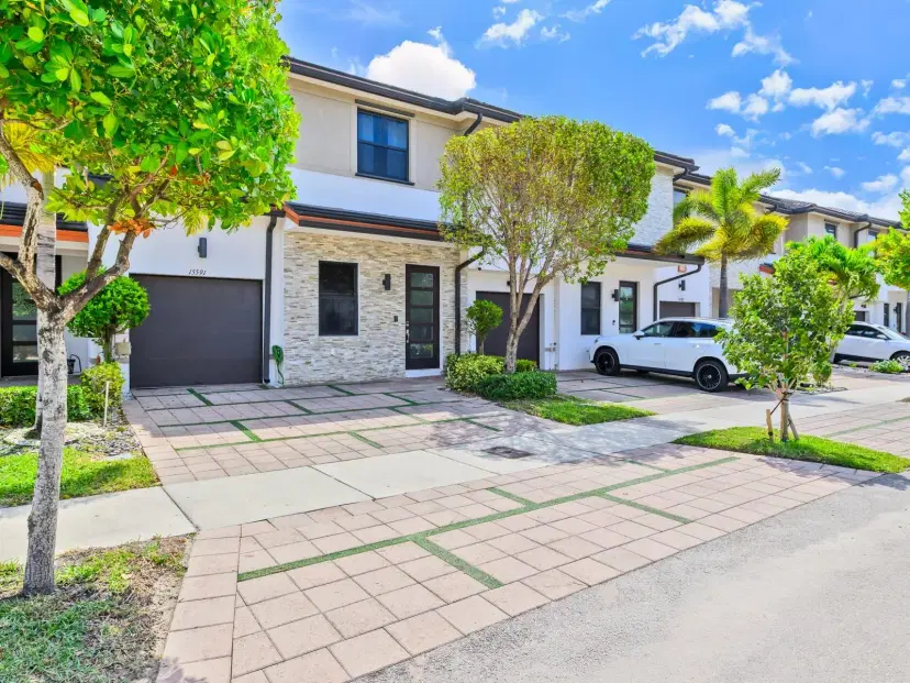 Picture of 15591 NW 91St Ct, Miami Lakes FL 33018