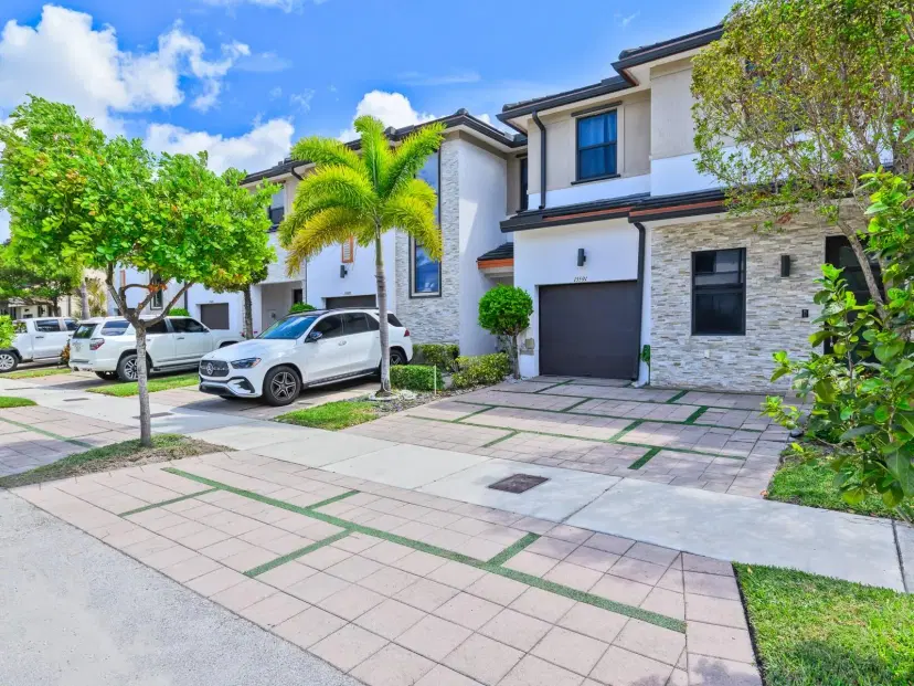 Picture of 15591 NW 91St Ct, Miami Lakes FL 33018