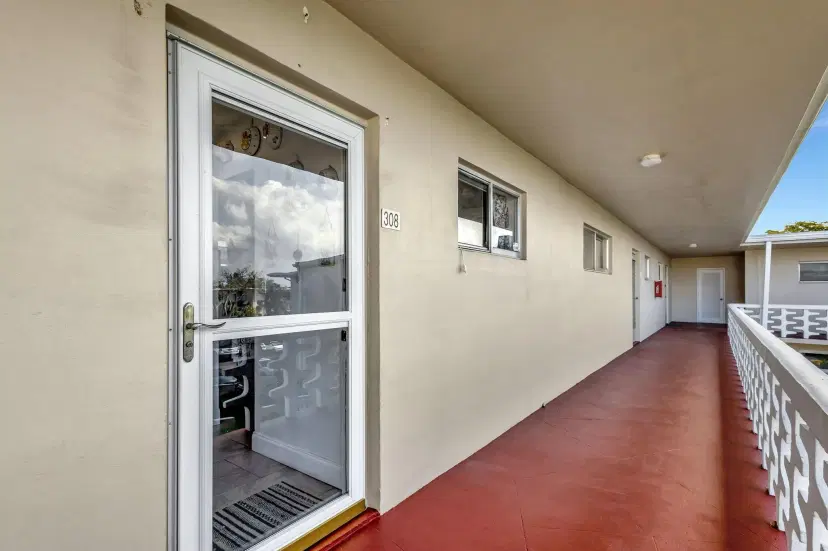 Picture of 2812 Garden Drive S 308, Lake Worth FL 33461