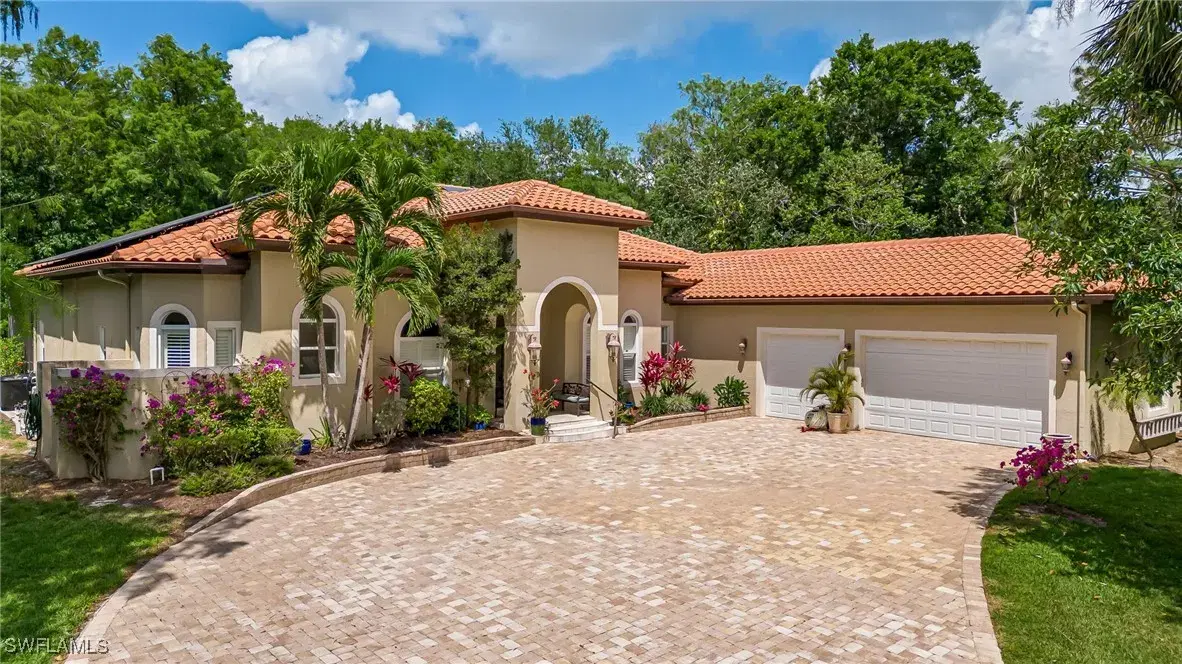Picture of 111 17Th St Nw, Naples, FL 34120