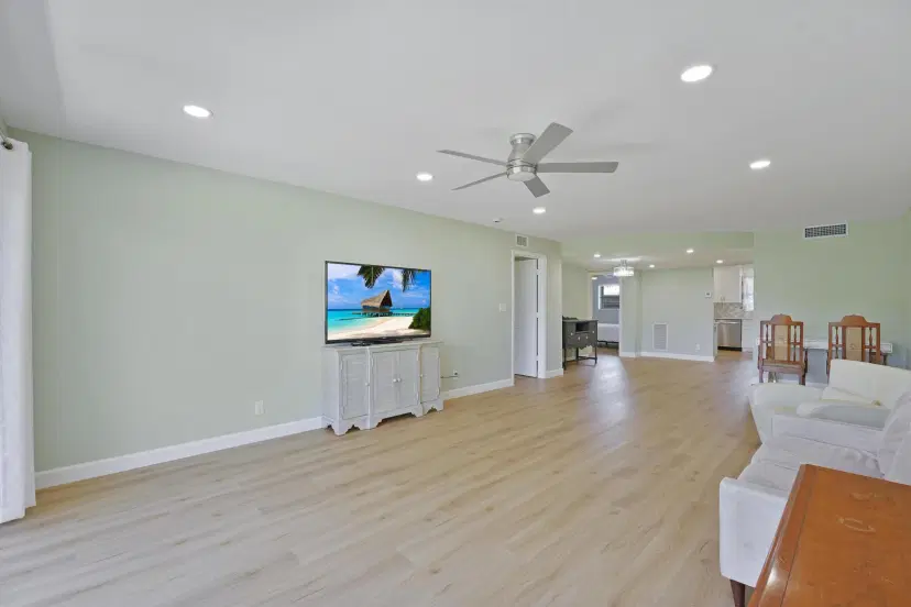 Picture of 801 Lake Shore Drive 112, Lake Park FL 33403