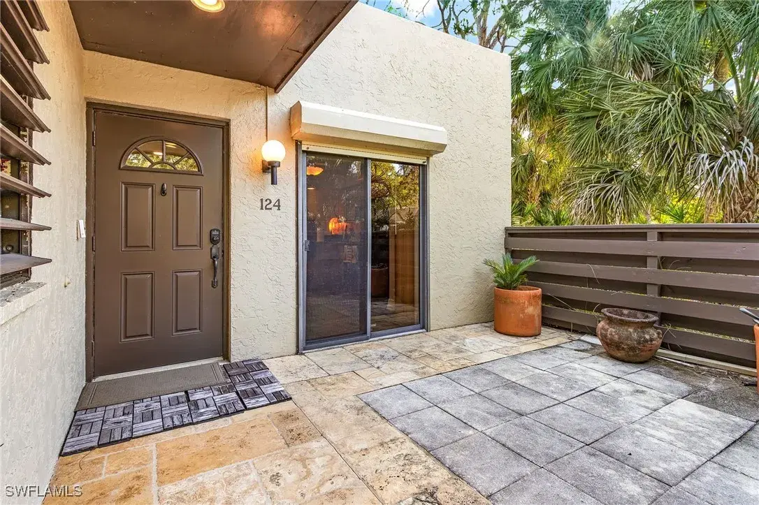 Picture of 124 Pinebrook Dr, Fort Myers, FL 33907