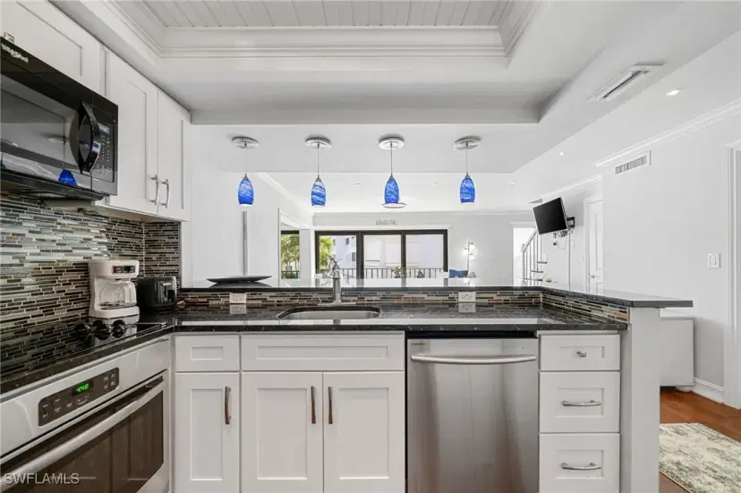 Picture of 911 Huron Ct 9, Marco Island FL 34145