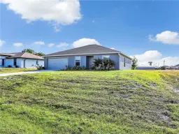 Picture of 925 NE 2Nd Pl, Cape Coral, FL 33909
