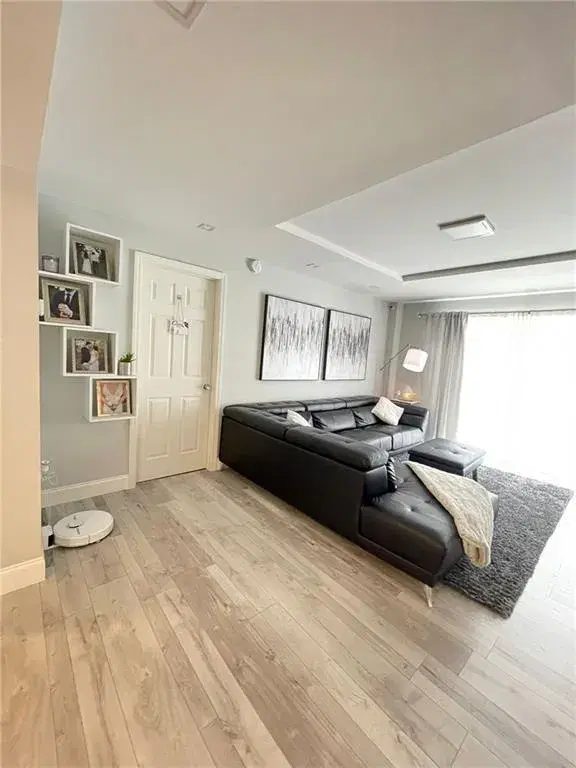 Picture of 4156 Inverrary Dr 204, Lauderhill, FL 33319
