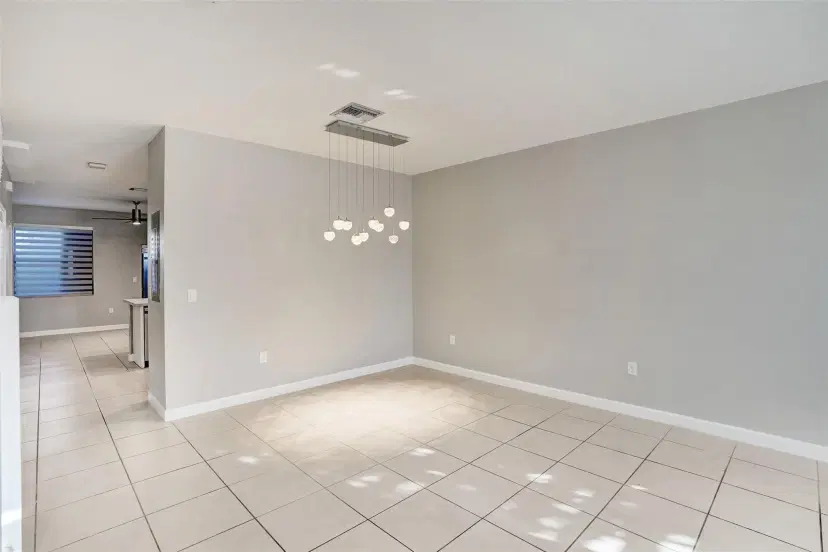 Picture of 389 NE 208Th Ter 389, Miami FL 33179