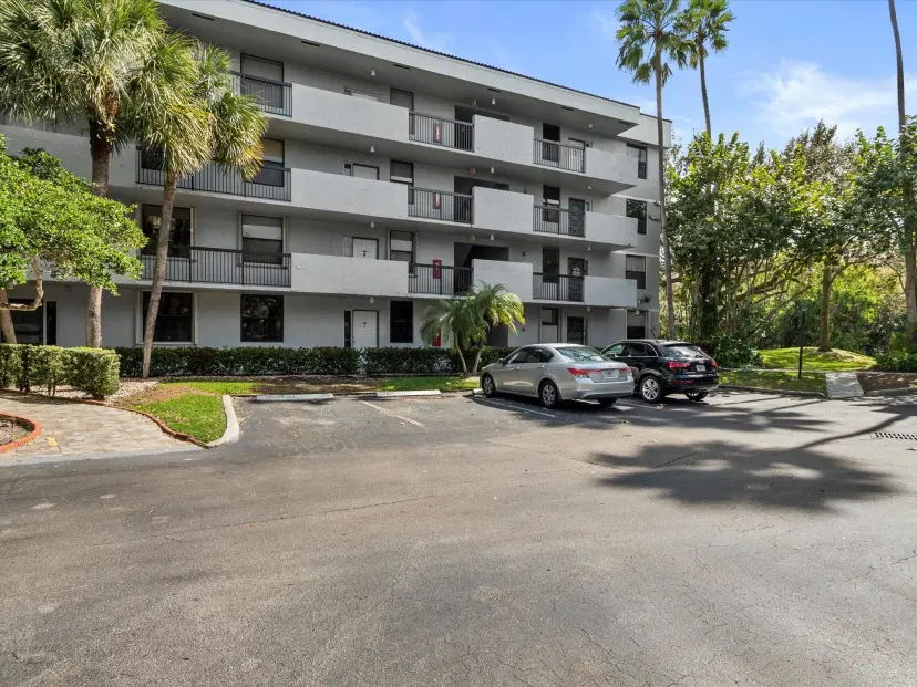 Picture of 4134 S Carambola Cir H206, Coconut Creek FL 33066