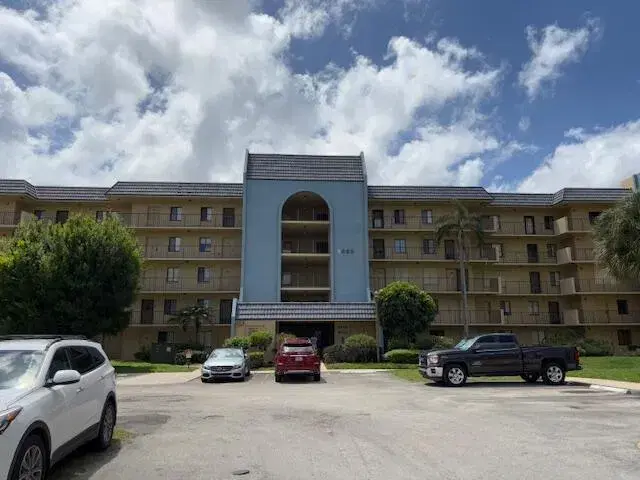 Picture of 2820 Tennis Club Drive 401, West Palm Beach, FL 33417