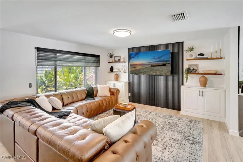 Picture of 501 Keenan Ave, Fort Myers FL 33919