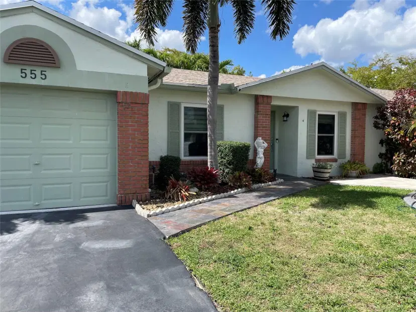 Picture of 555 Abingdon Way, Davie FL 33325