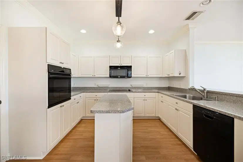 Picture of 6081 Waterway Bay Dr, Fort Myers FL 33908