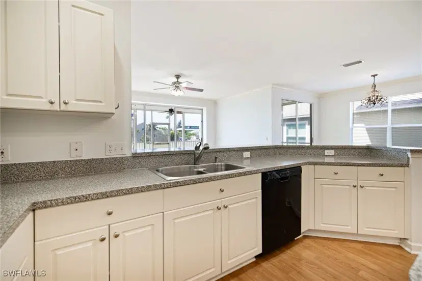 Picture of 6081 Waterway Bay Dr, Fort Myers FL 33908