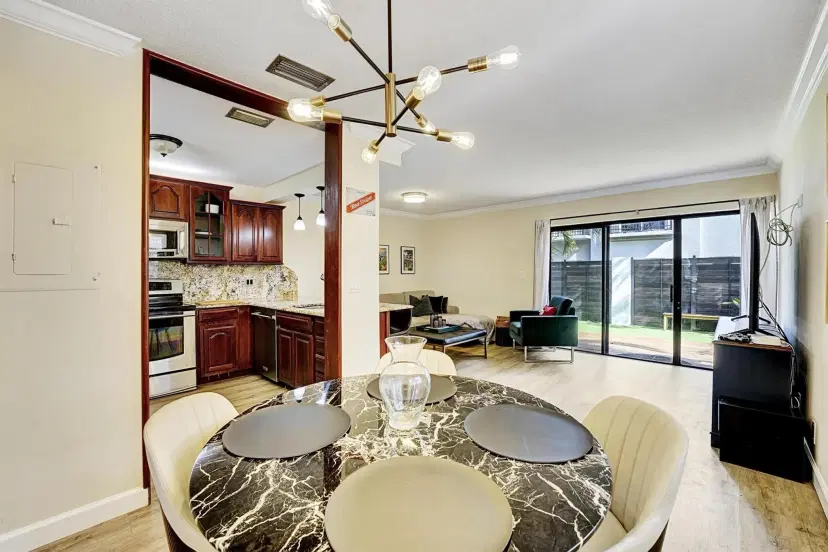Picture of 3900 NE 18Th Ave 23E, Oakland Park FL 33334
