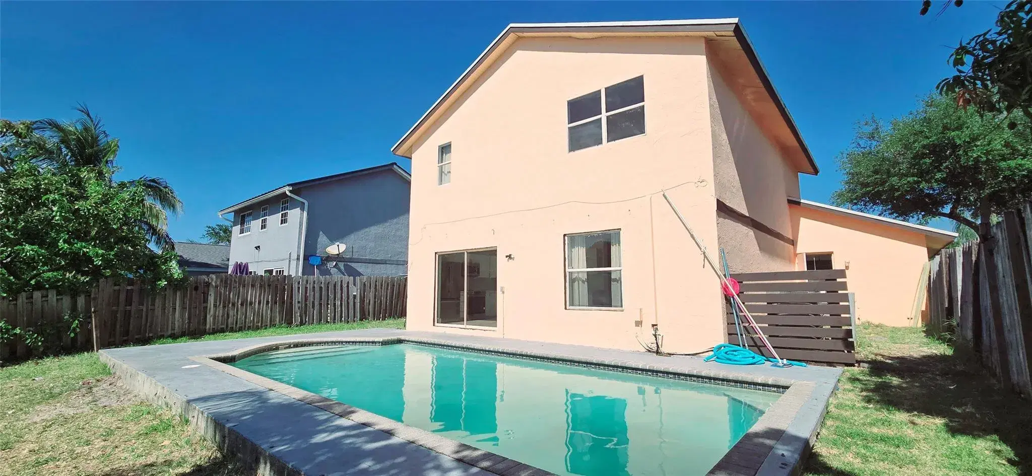 Picture of 930 SW 99Th Ave, Pembroke Pines, FL 33025