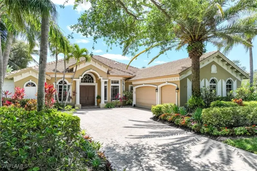 Picture of 2952 Gardens Blvd, Naples FL 34105