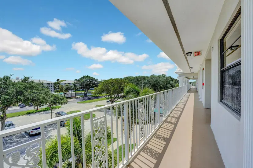 Picture of 6097 Balboa Circle 406, Boca Raton FL 33433